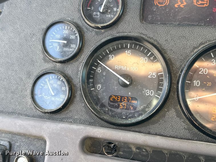 image for item EE3416 2013 Peterbilt 388 semi truck