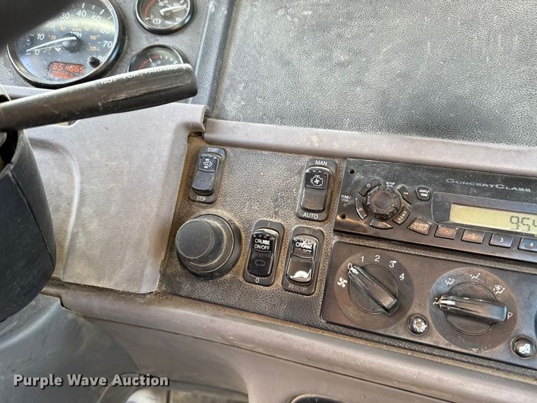 image for item EE3416 2013 Peterbilt 388 semi truck