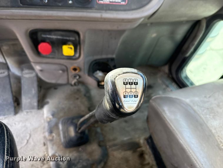 image for item EE3416 2013 Peterbilt 388 semi truck