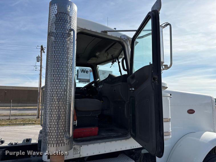 image for item EE3416 2013 Peterbilt 388 semi truck
