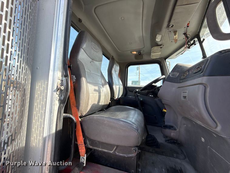 image for item EE3416 2013 Peterbilt 388 semi truck