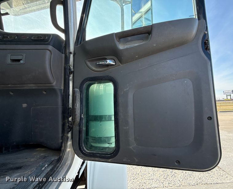 image for item EE3416 2013 Peterbilt 388 semi truck