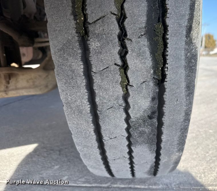 image for item EE3416 2013 Peterbilt 388 semi truck