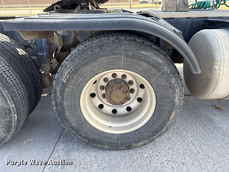 image for item EE3416 2013 Peterbilt 388 semi truck