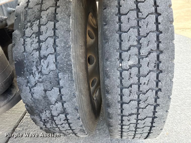 image for item EE3416 2013 Peterbilt 388 semi truck