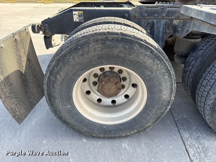 image for item EE3416 2013 Peterbilt 388 semi truck