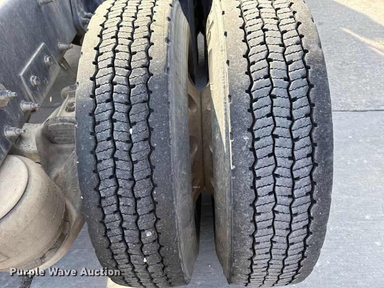 image for item EE3416 2013 Peterbilt 388 semi truck