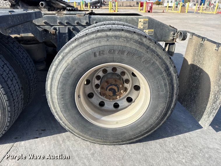 image for item EE3416 2013 Peterbilt 388 semi truck