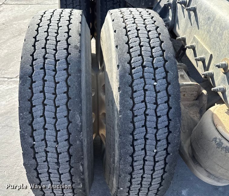 image for item EE3416 2013 Peterbilt 388 semi truck