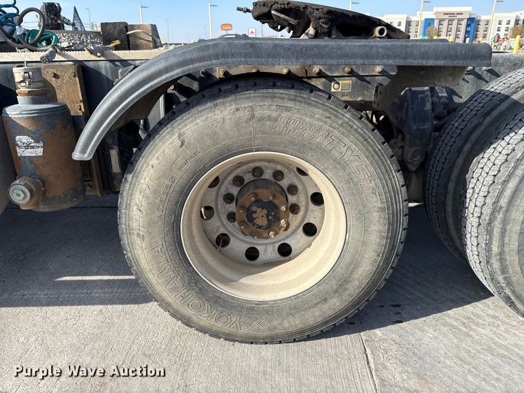 image for item EE3416 2013 Peterbilt 388 semi truck