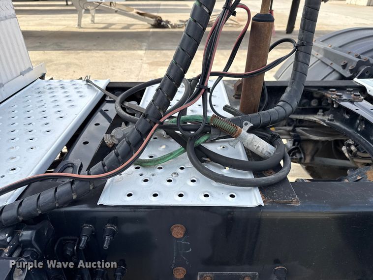 image for item EE3417 2019 Freightliner Cascadia 126 semi truck