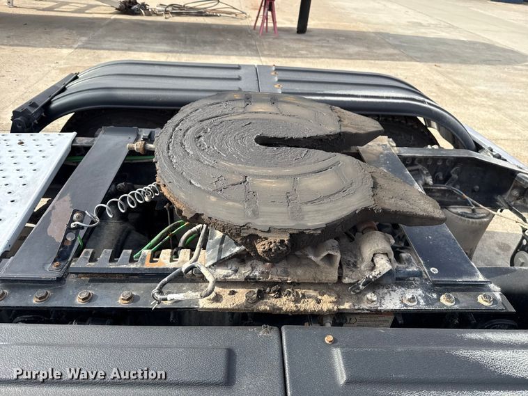 image for item EE3417 2019 Freightliner Cascadia 126 semi truck