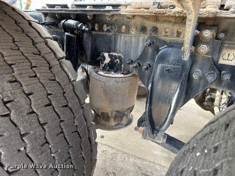 image for item EE3417 2019 Freightliner Cascadia 126 semi truck