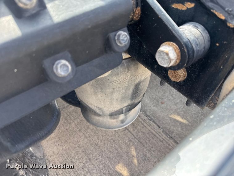 image for item EE3417 2019 Freightliner Cascadia 126 semi truck