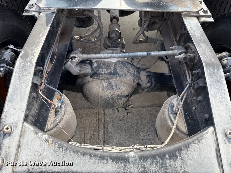 image for item EE3417 2019 Freightliner Cascadia 126 semi truck