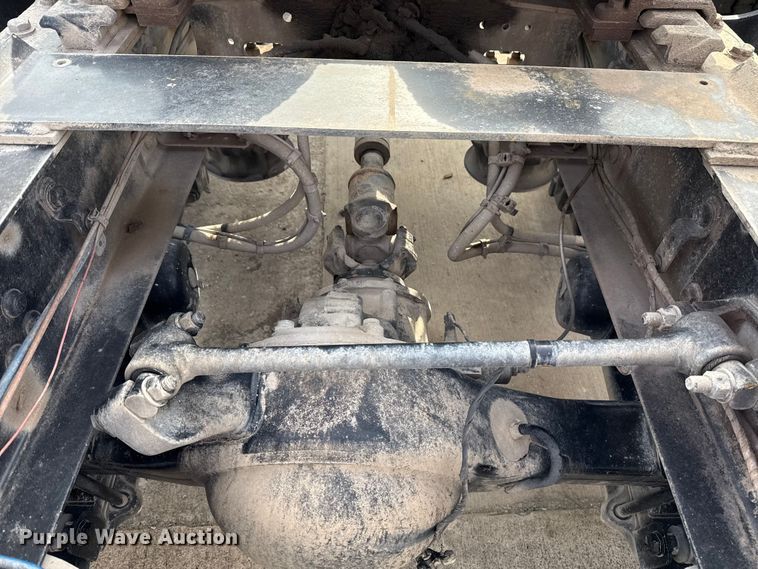 image for item EE3417 2019 Freightliner Cascadia 126 semi truck