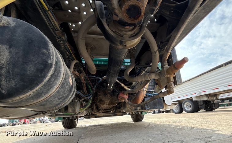 image for item EE3417 2019 Freightliner Cascadia 126 semi truck