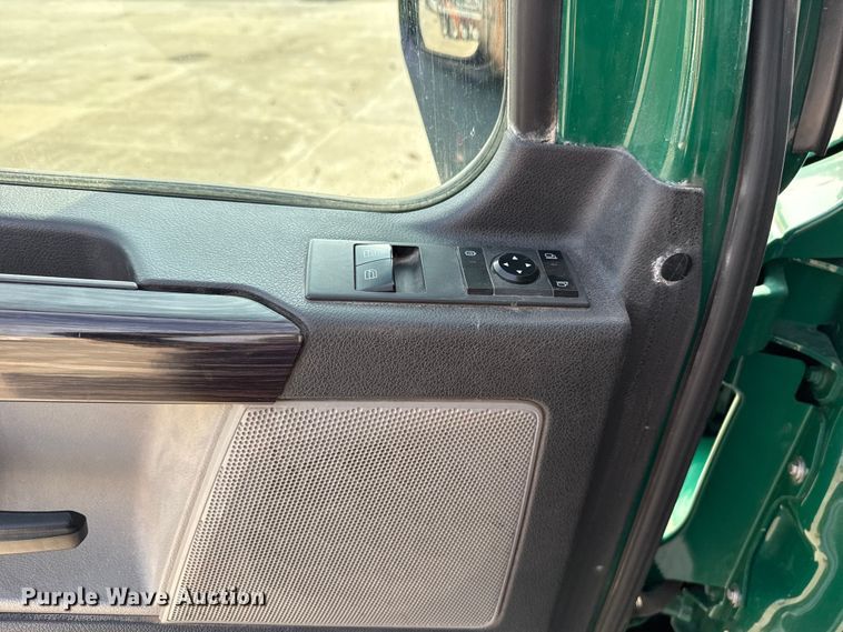 image for item EE3417 2019 Freightliner Cascadia 126 semi truck