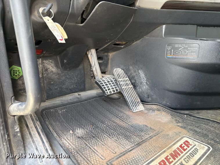 image for item EE3417 2019 Freightliner Cascadia 126 semi truck