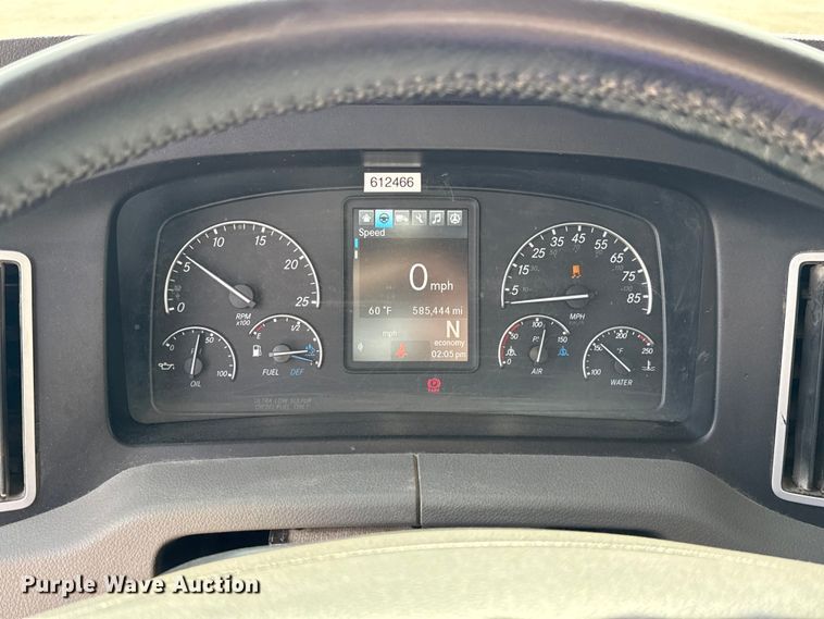 image for item EE3417 2019 Freightliner Cascadia 126 semi truck