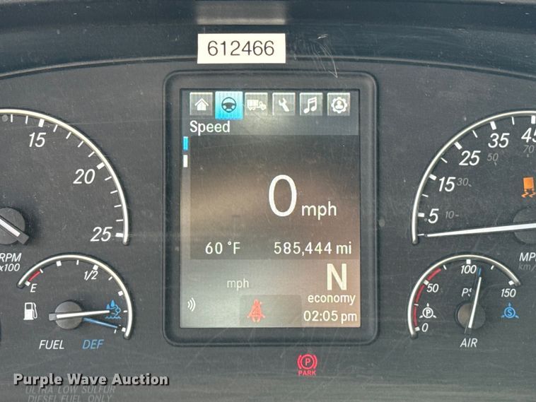 image for item EE3417 2019 Freightliner Cascadia 126 semi truck