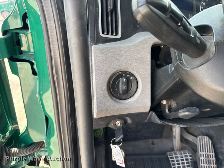 image for item EE3417 2019 Freightliner Cascadia 126 semi truck