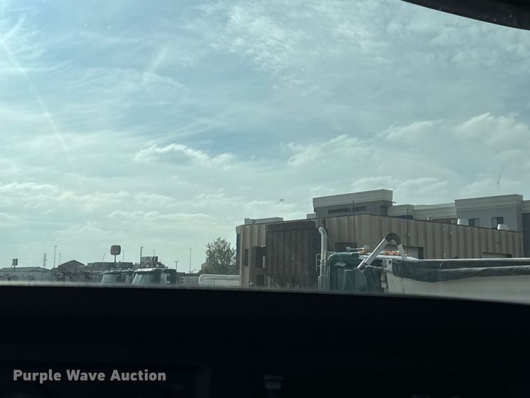 image for item EE3417 2019 Freightliner Cascadia 126 semi truck