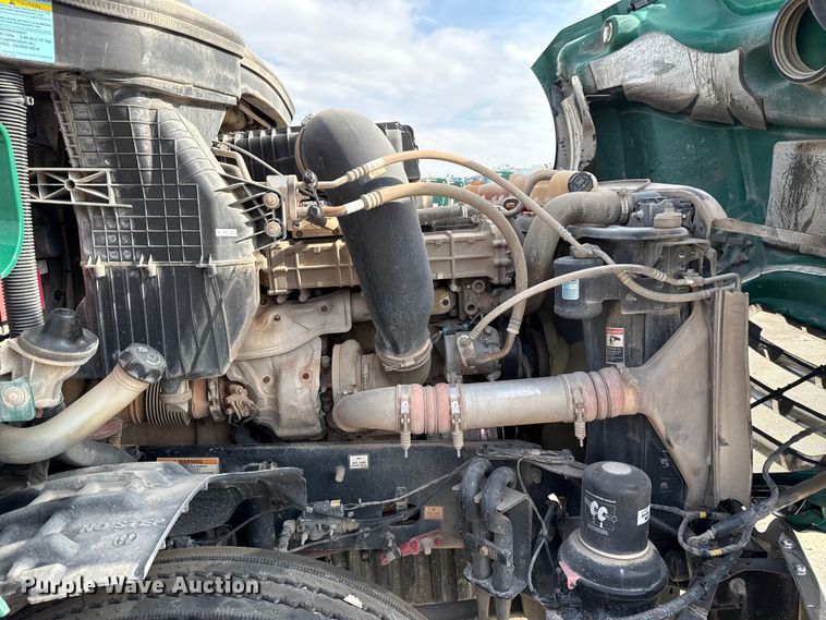 image for item EE3417 2019 Freightliner Cascadia 126 semi truck