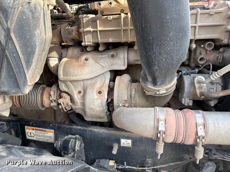 image for item EE3417 2019 Freightliner Cascadia 126 semi truck