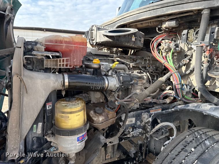 image for item EE3417 2019 Freightliner Cascadia 126 semi truck