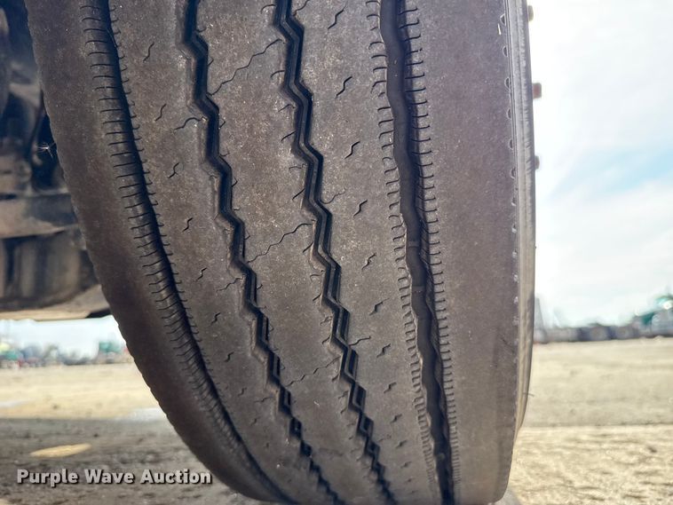 image for item EE3417 2019 Freightliner Cascadia 126 semi truck