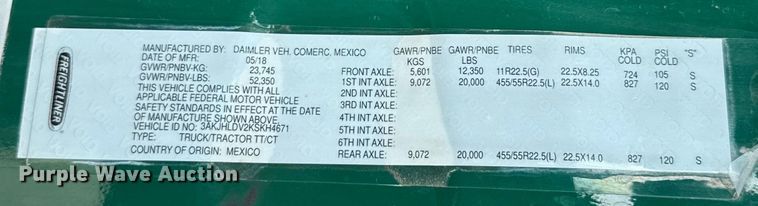 image for item EE3417 2019 Freightliner Cascadia 126 semi truck