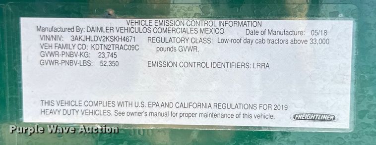 image for item EE3417 2019 Freightliner Cascadia 126 semi truck