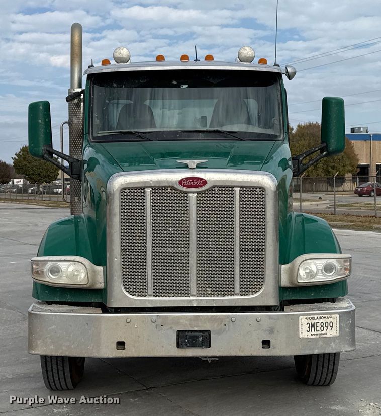 image for item EE3418 2018 Peterbilt 567 semi truck