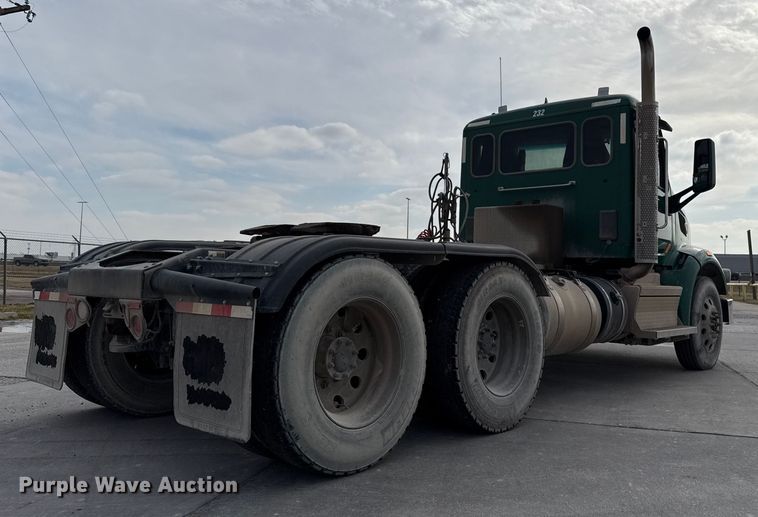 image for item EE3418 2018 Peterbilt 567 semi truck