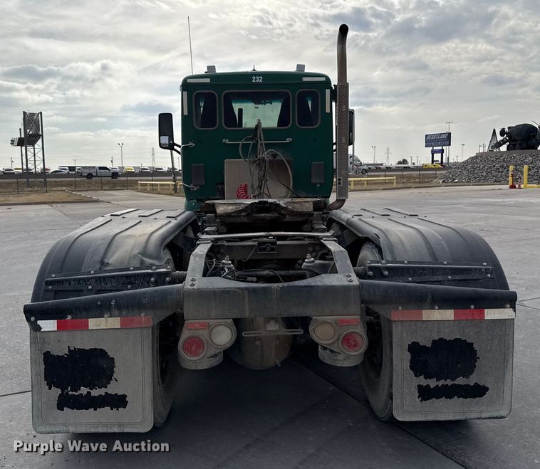 image for item EE3418 2018 Peterbilt 567 semi truck