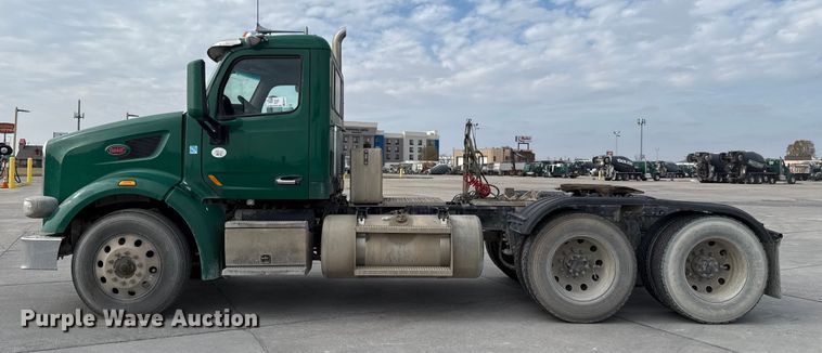image for item EE3418 2018 Peterbilt 567 semi truck