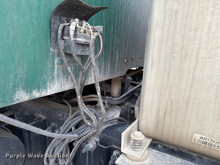 image for item EE3418 2018 Peterbilt 567 semi truck