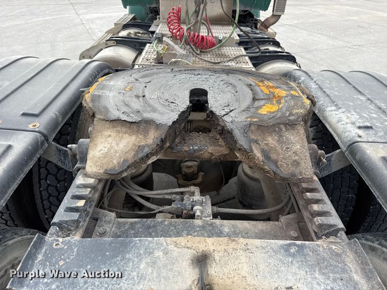 image for item EE3418 2018 Peterbilt 567 semi truck