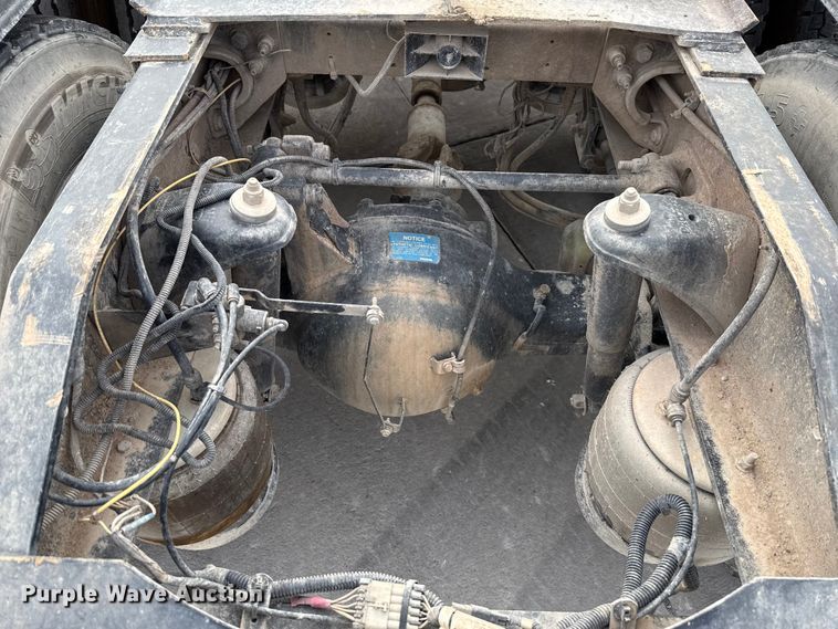 image for item EE3418 2018 Peterbilt 567 semi truck