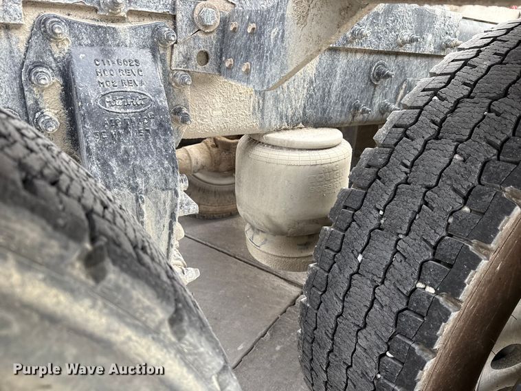 image for item EE3418 2018 Peterbilt 567 semi truck