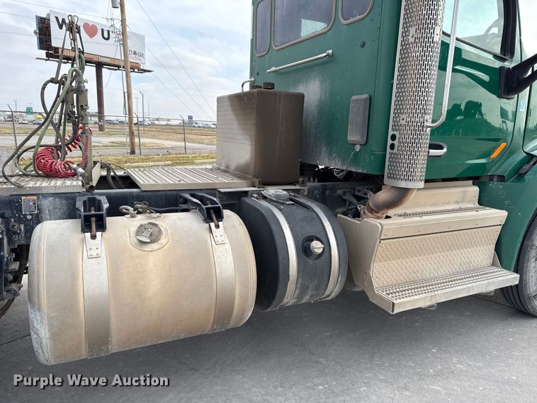 image for item EE3418 2018 Peterbilt 567 semi truck