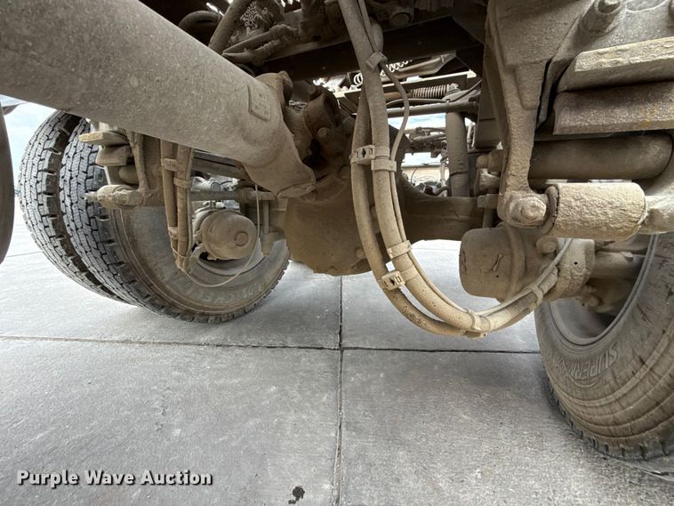 image for item EE3418 2018 Peterbilt 567 semi truck