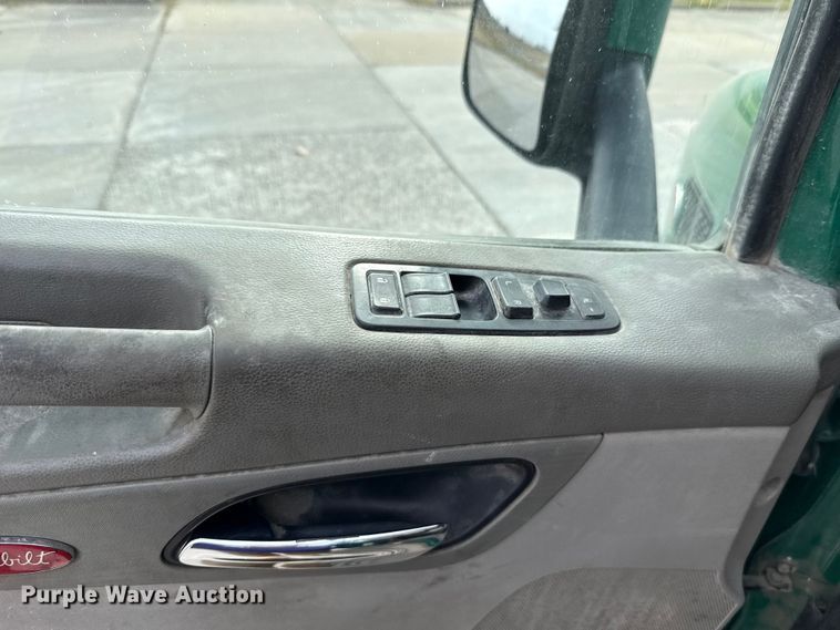 image for item EE3418 2018 Peterbilt 567 semi truck