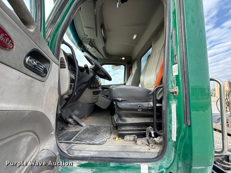 image for item EE3418 2018 Peterbilt 567 semi truck