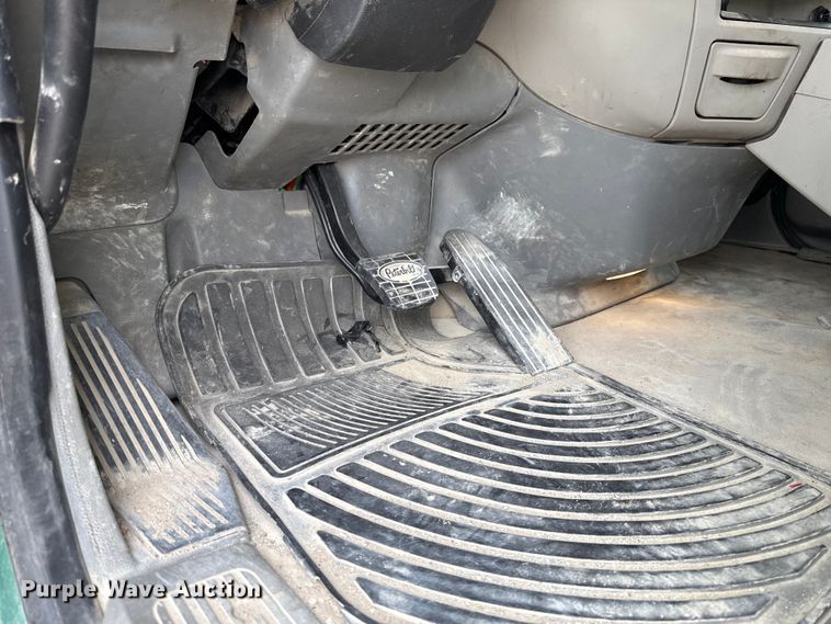 image for item EE3418 2018 Peterbilt 567 semi truck