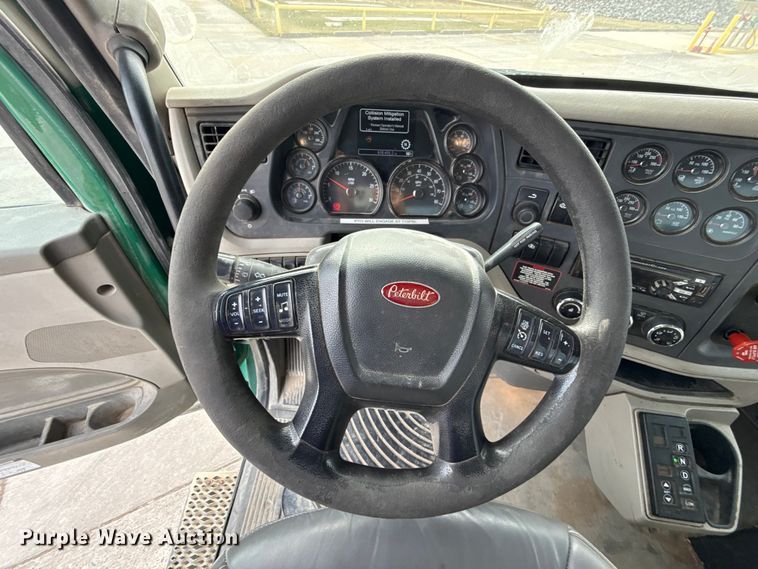 image for item EE3418 2018 Peterbilt 567 semi truck