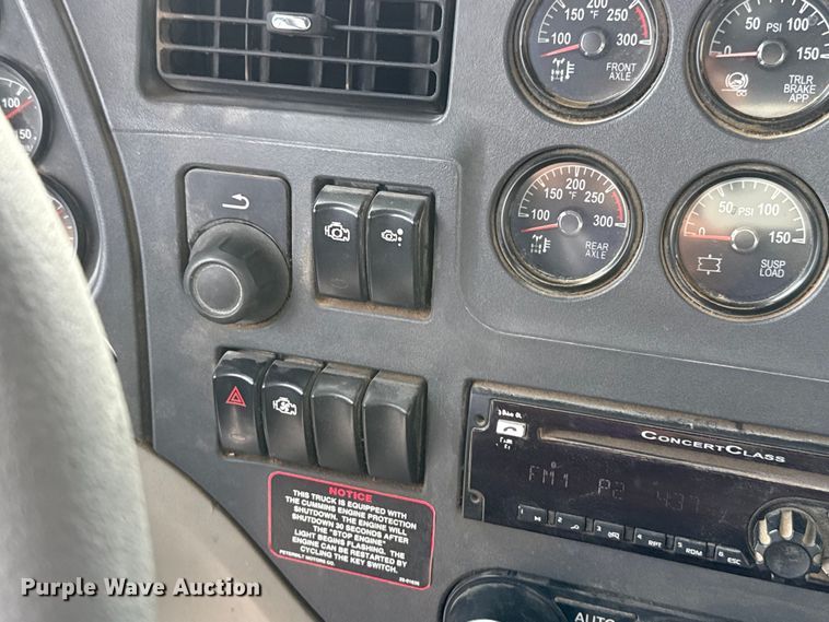 image for item EE3418 2018 Peterbilt 567 semi truck