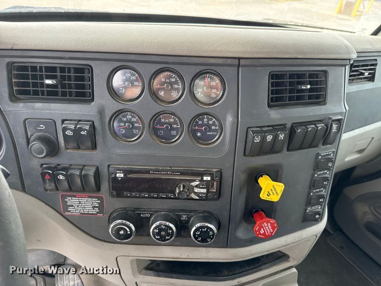 image for item EE3418 2018 Peterbilt 567 semi truck