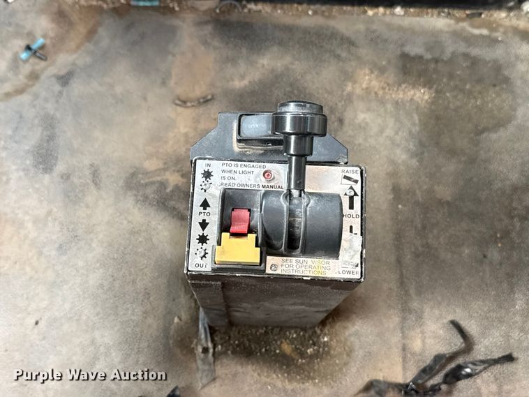 image for item EE3418 2018 Peterbilt 567 semi truck